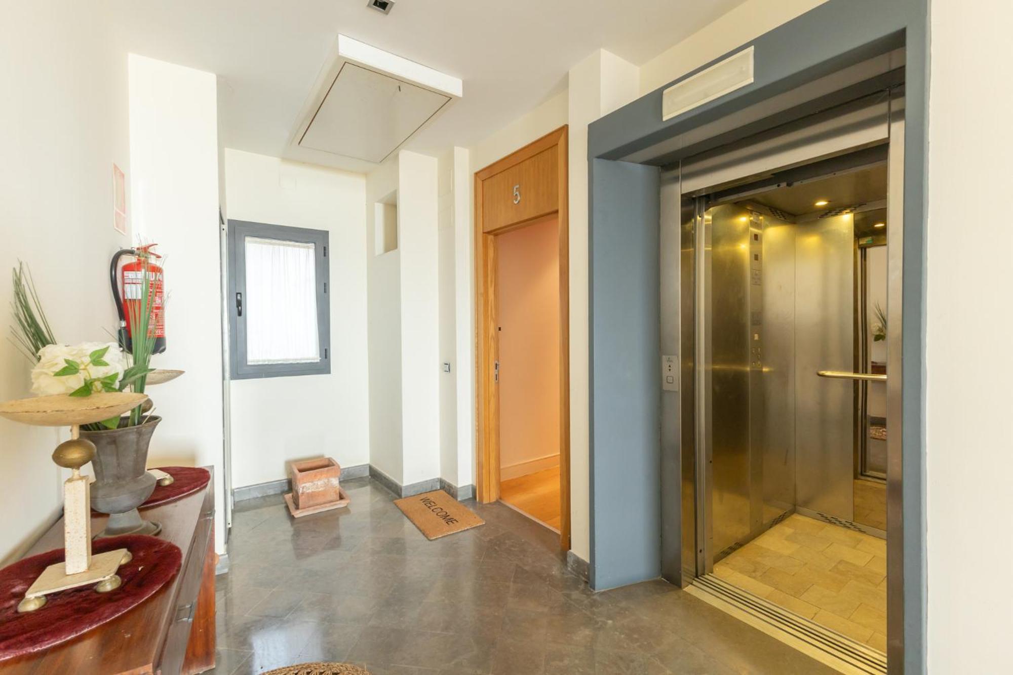 La Maestranza Charming One Or Two Bedrooms Apartments By Ocityzen Севилья Экстерьер фото